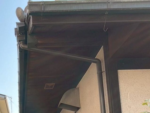 姫路市の破損した雨樋の交換